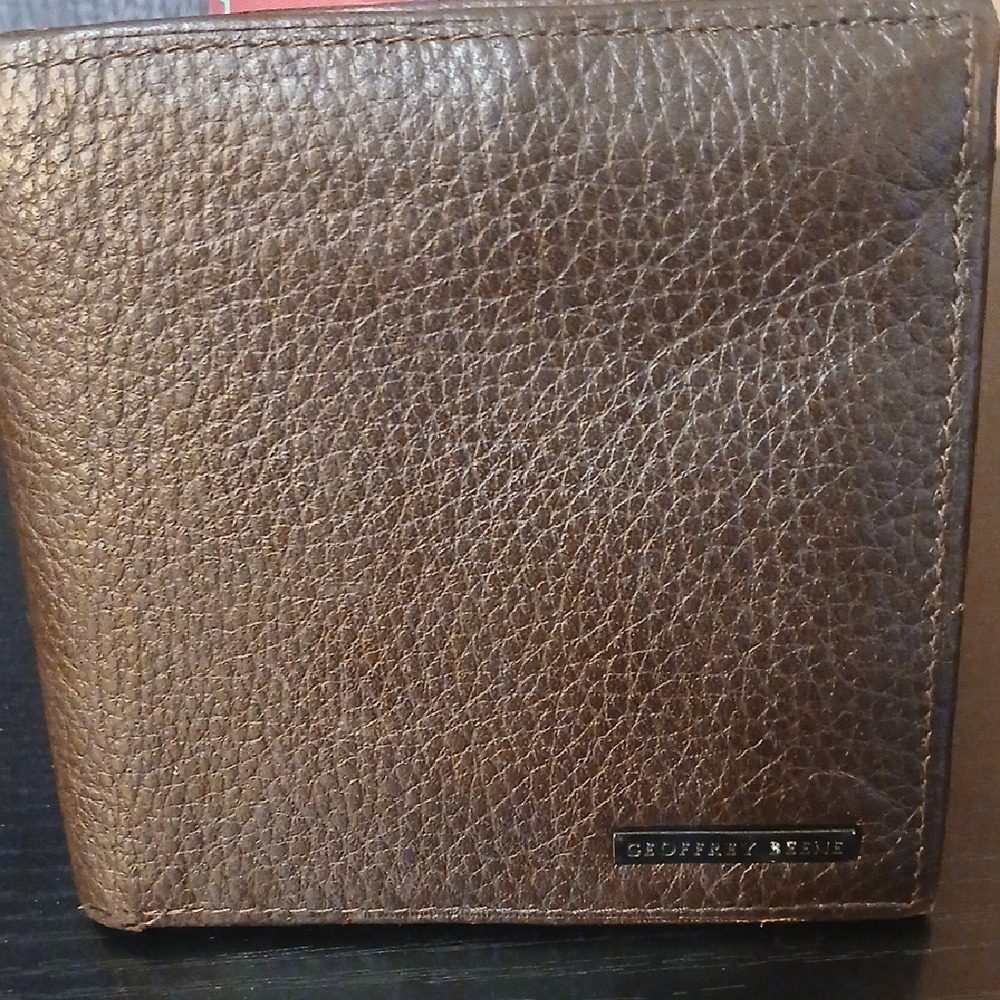 "Make Offer" Geoffrey Beene Brown Leather Wallet
